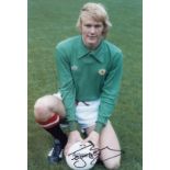 Football Autographed GARY BAILEY 12 x 8 Photo : Col, depicting Man United goalkeeper GARY BAILEY