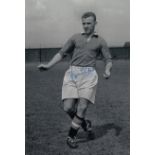 Football Autographed DON GIBSON 12 x 8 Photo : B/W, depicting Manchester United right-half DON