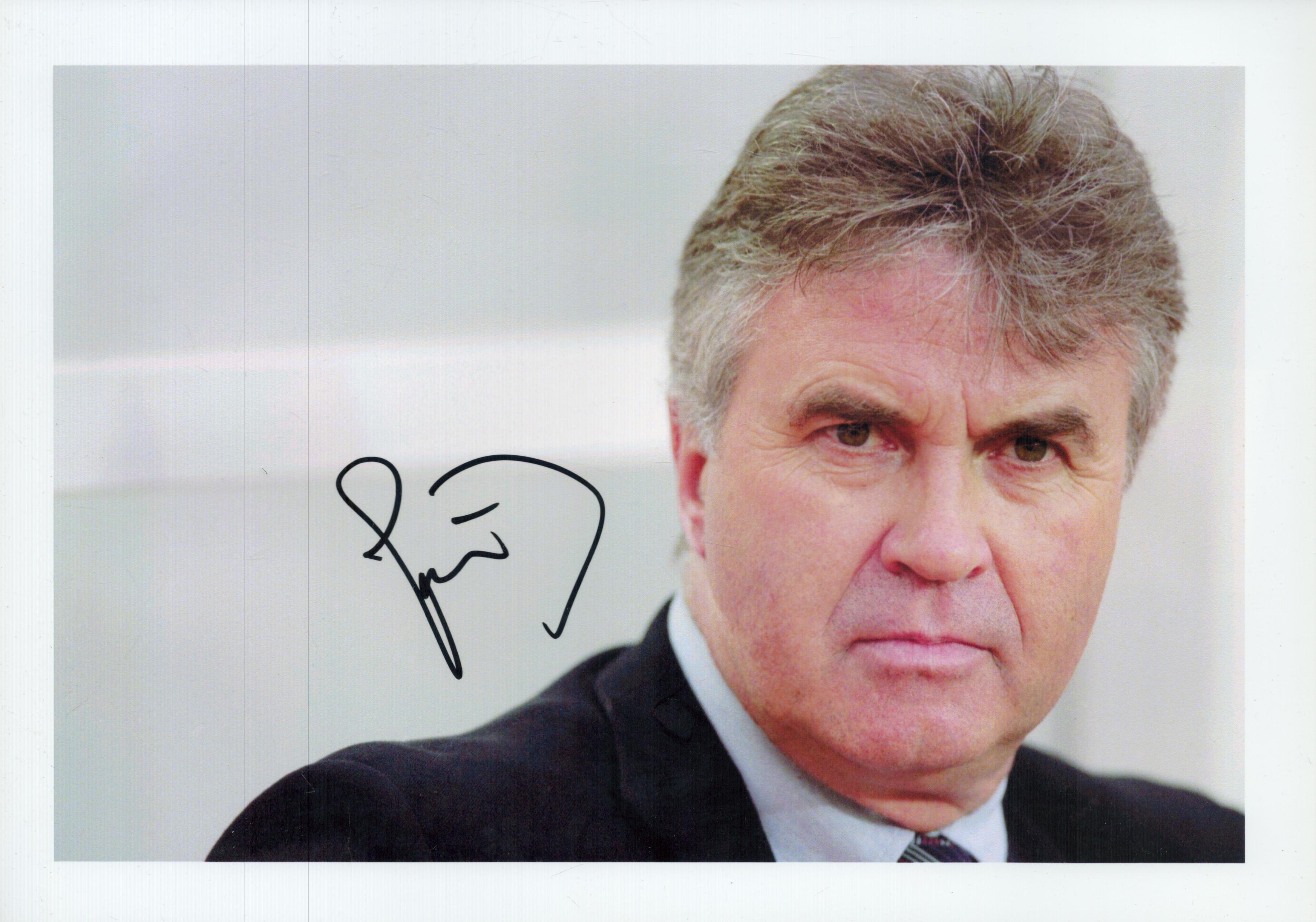 GUS HIDDINK Dutch Manager signed 8x12 Photo. Good Condition. All autographs come with a