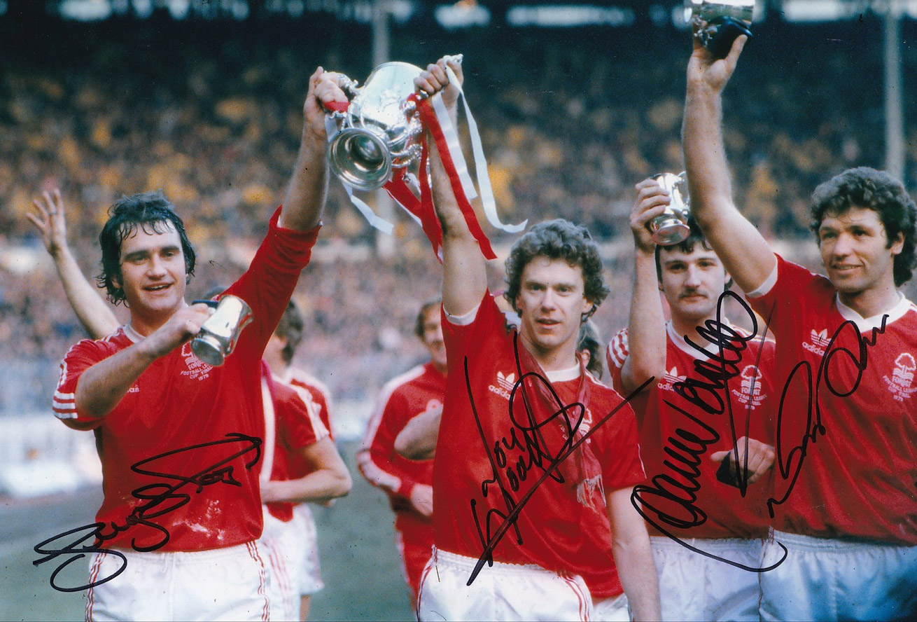 Football Autographed NOTTM FOREST 12 x 8 Photo : Col, depicting Nottingham Forest's LARRY LLOYD