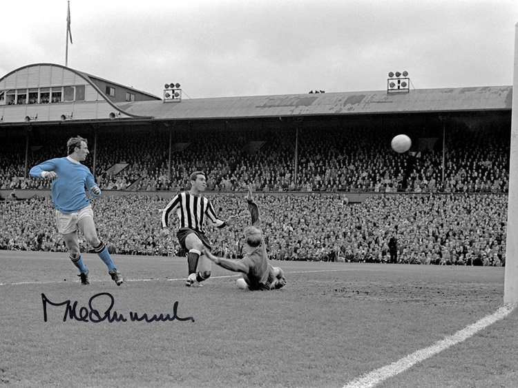 Football Autographed MIKE SUMMERBEE 16 x 12 Photo : Colz, depicting Manchester City's MIKE SUMMERBEE