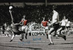 Football Autographed MAN UNITED 12 x 8 Photo : Colorized, depicting Man United's winning goal in a