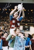 Football Autographed IAN ROSS 12 x 8 Photo : Col, depicting a wonderful image showing Aston Villa