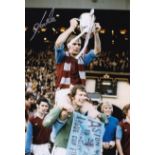 Football Autographed IAN ROSS 12 x 8 Photo : Col, depicting a wonderful image showing Aston Villa