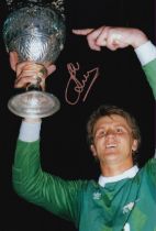 Football Autographed JOHN LUKIC 12 x 8 Photo : Col, depicting a superb image showing Arsenal