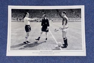 Football. Bill Foulkes Signed 18x12 black and white photo. Photo shows Foulkes before kick off