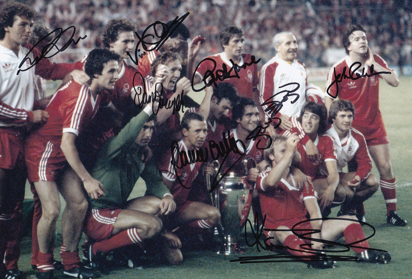 Football Autographed NOTTM FOREST 12 x 8 Photo : Col, depicting a wonderful image showing Nottingham