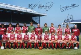 Football Autographed ARSENAL 12 x 8 Photo : Col, depicting Arsenal's squad of players posing for