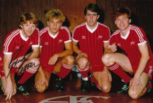 Football Autographed GORDON STRACHAN 12 x 8 Photo : Col, depicting Aberdeen's GORDON STRACHAN, Neale