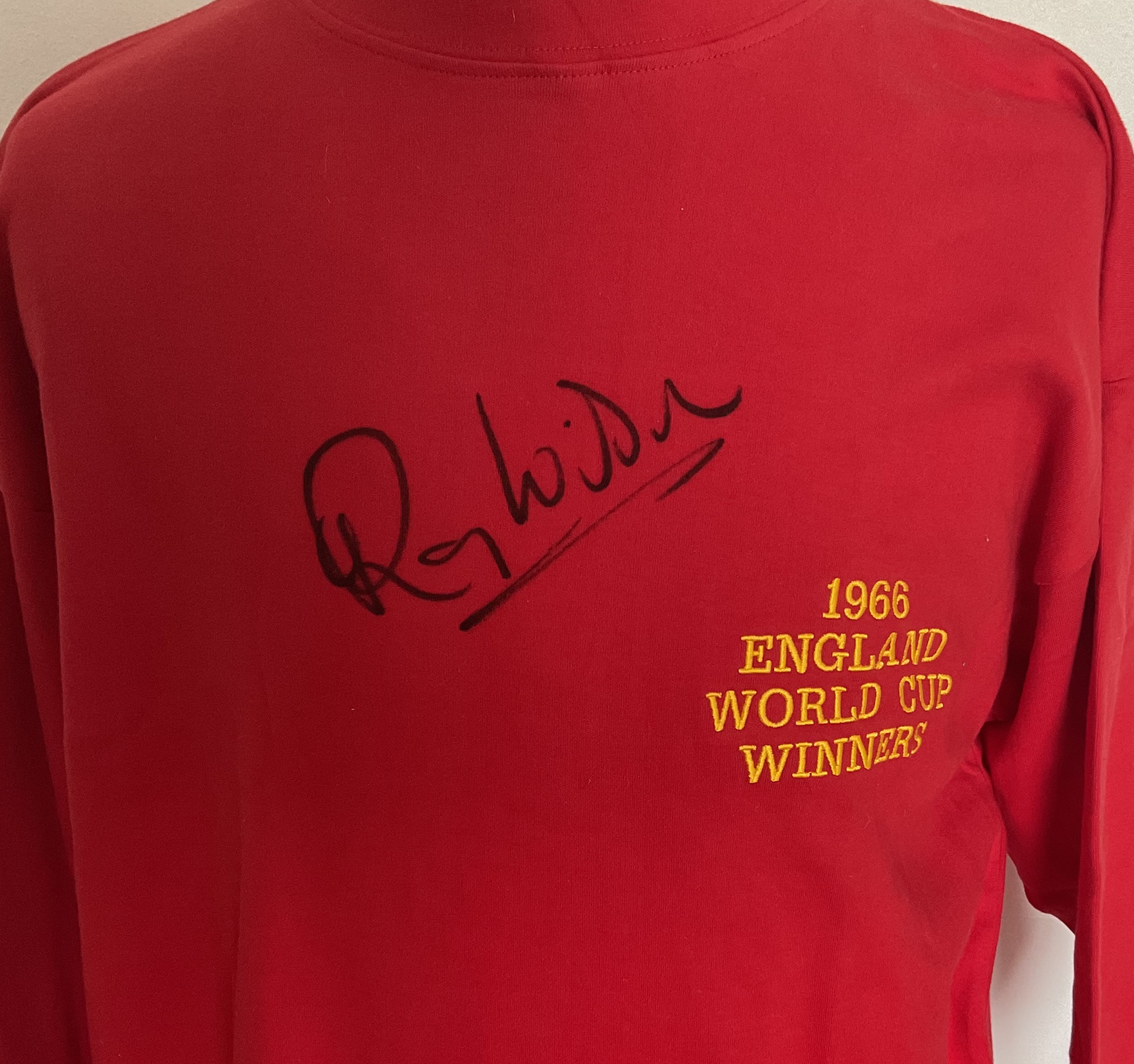 Ray Wilson signed England 1966 world cup winner’s retro replica football shirt size large. All - Bild 2 aus 2