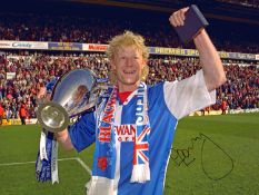 Football Autographed COLIN HENDRY 16 x 12 Photo : Col, depicting Blackburn Rovers captain COLIN