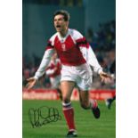 Football Autographed ALAN SMITH 12 x 8 Photo : Col, depicting Arsenal's ALAN SMITH running away in