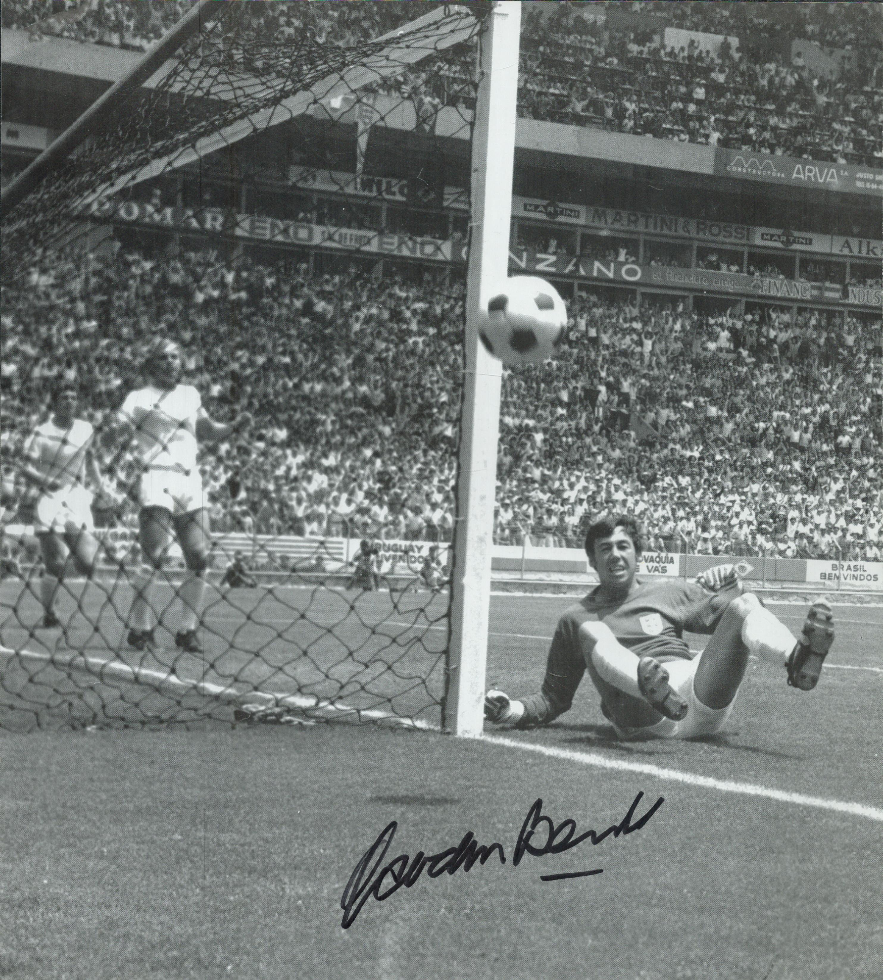 Gordon Banks signed 11x10 inch black and white photo pictured after the miracle save from Pele