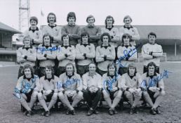 Football Autographed WOLVES 12 x 8 Photo : B/W, depicting Wolves players posing for a squad photo