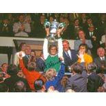 Football Autographed PAT STANTON 16 x 12 Photo : Col, depicting Hibernian captain PAT STANTON