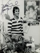 Henry Winkler signed 8x6inch black and white photo. American actor, comedian, author, producer,