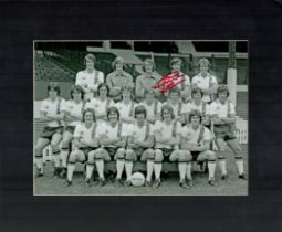 Steve James signed 14x12 inch approx. mounted Manchester United vintage team photo.