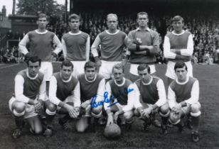 Football Autographed GEORGE EASTHAM 12 x 8 Photo : B/W, depicting Arsenal players posing for a