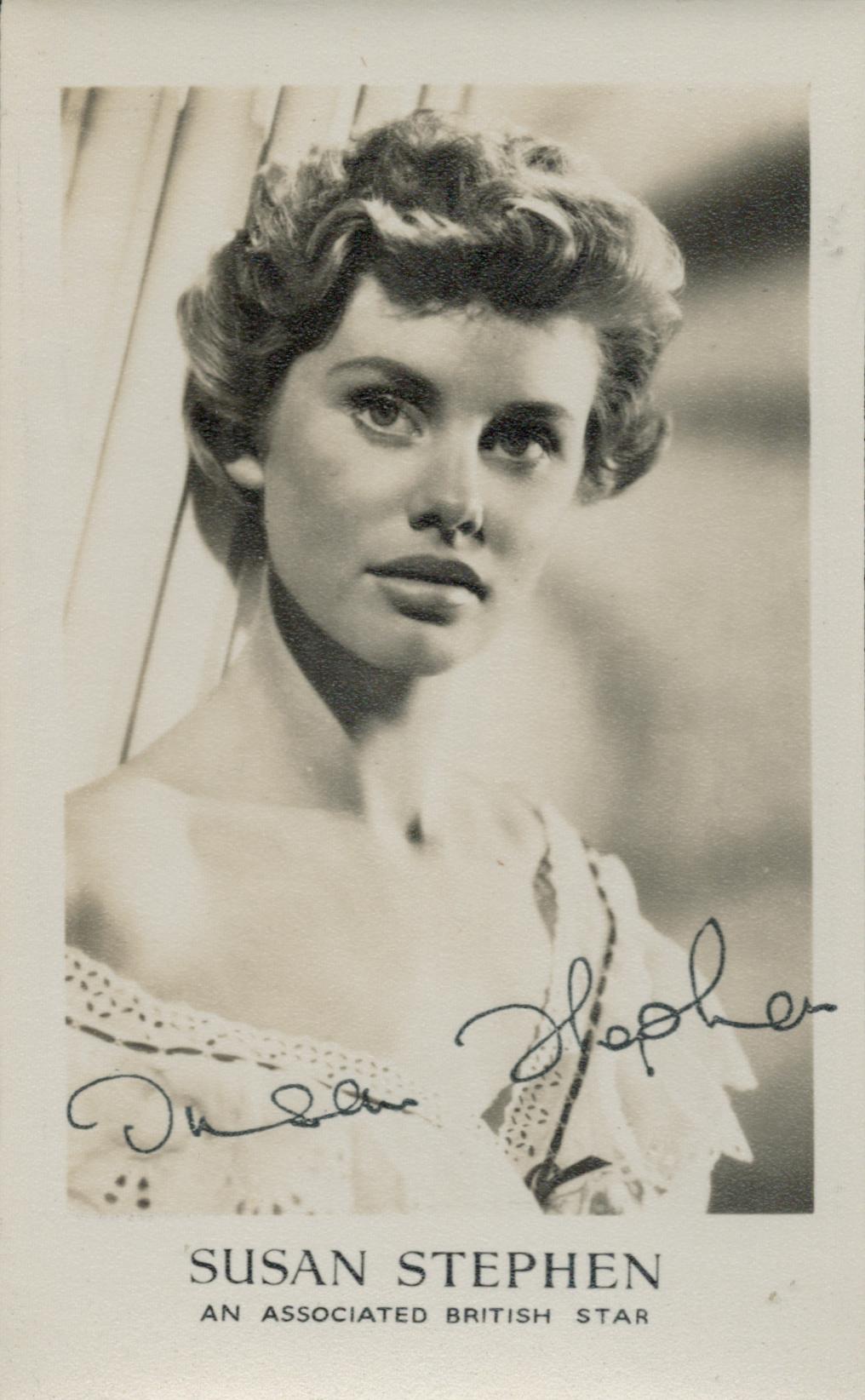 Susan Stephen signed Vintage Black and White Photo Approx. 5.5x3.5 Inch. Was an English film