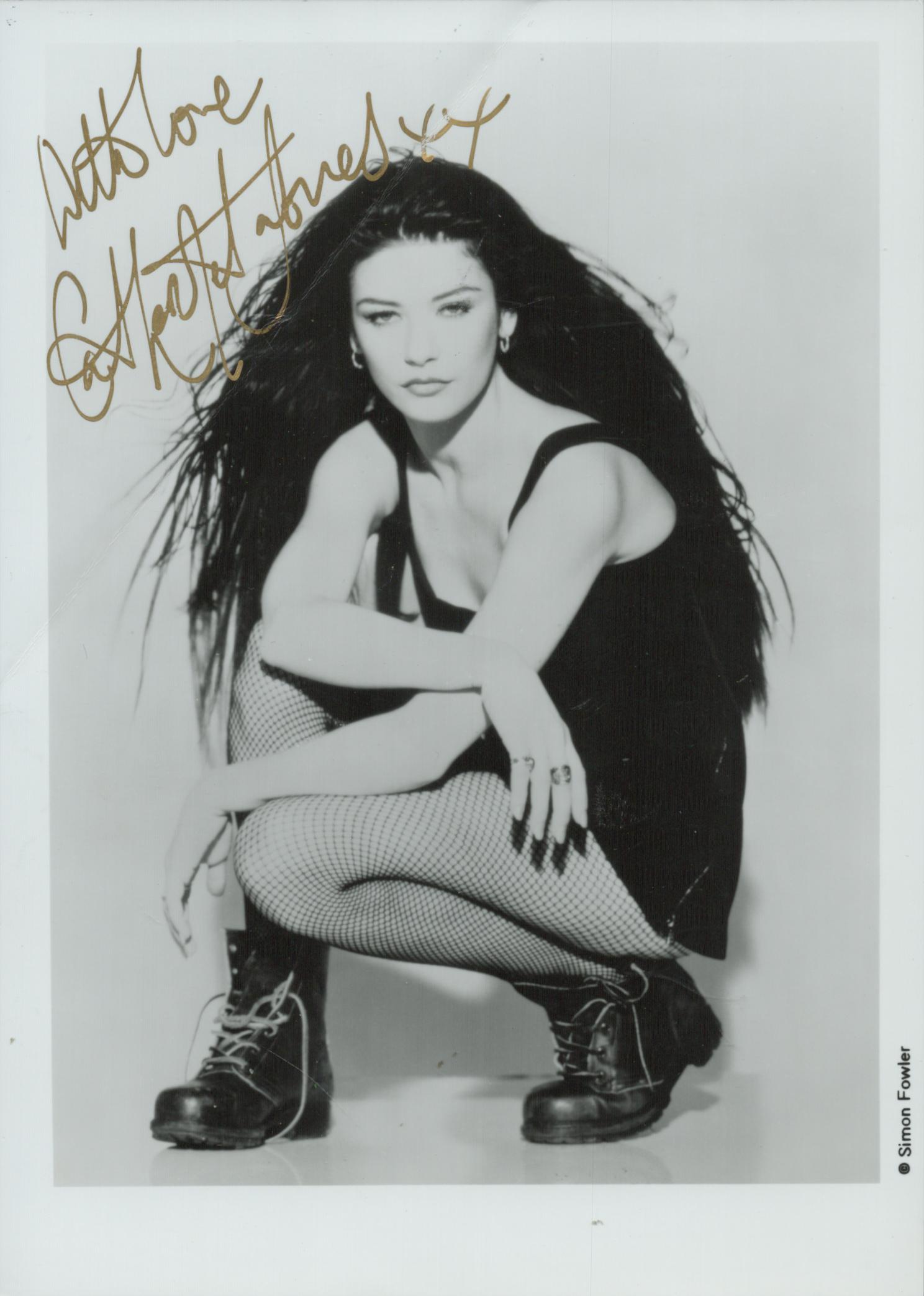 Catherine Zeta-Jones, CBE signed Black and White Photo 7x5 Inch. Slight creased on Photo. Is a Welsh