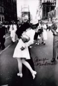 George Mendonsa signed 'The Kissing Sailor' black and white 6x4 inch photo. Good Condition. All