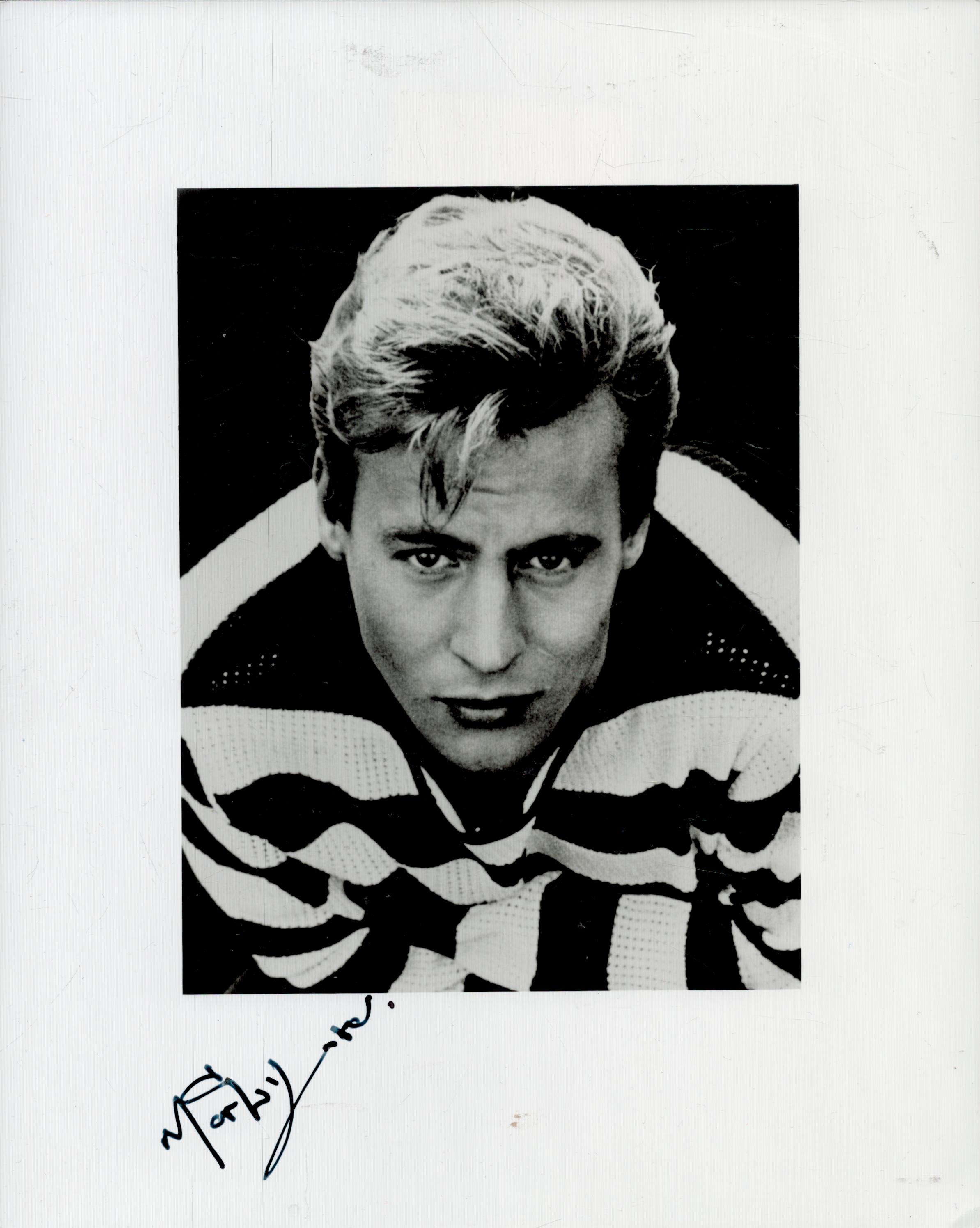 Mark Wynter signed 10x8inch black and white photo. Singer of Venus in blue jeans. Good condition