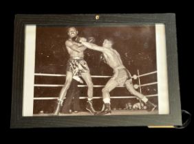 Randolph Turpin signed 13x10 inch framed and mounted vintage black and white photo unsigned.