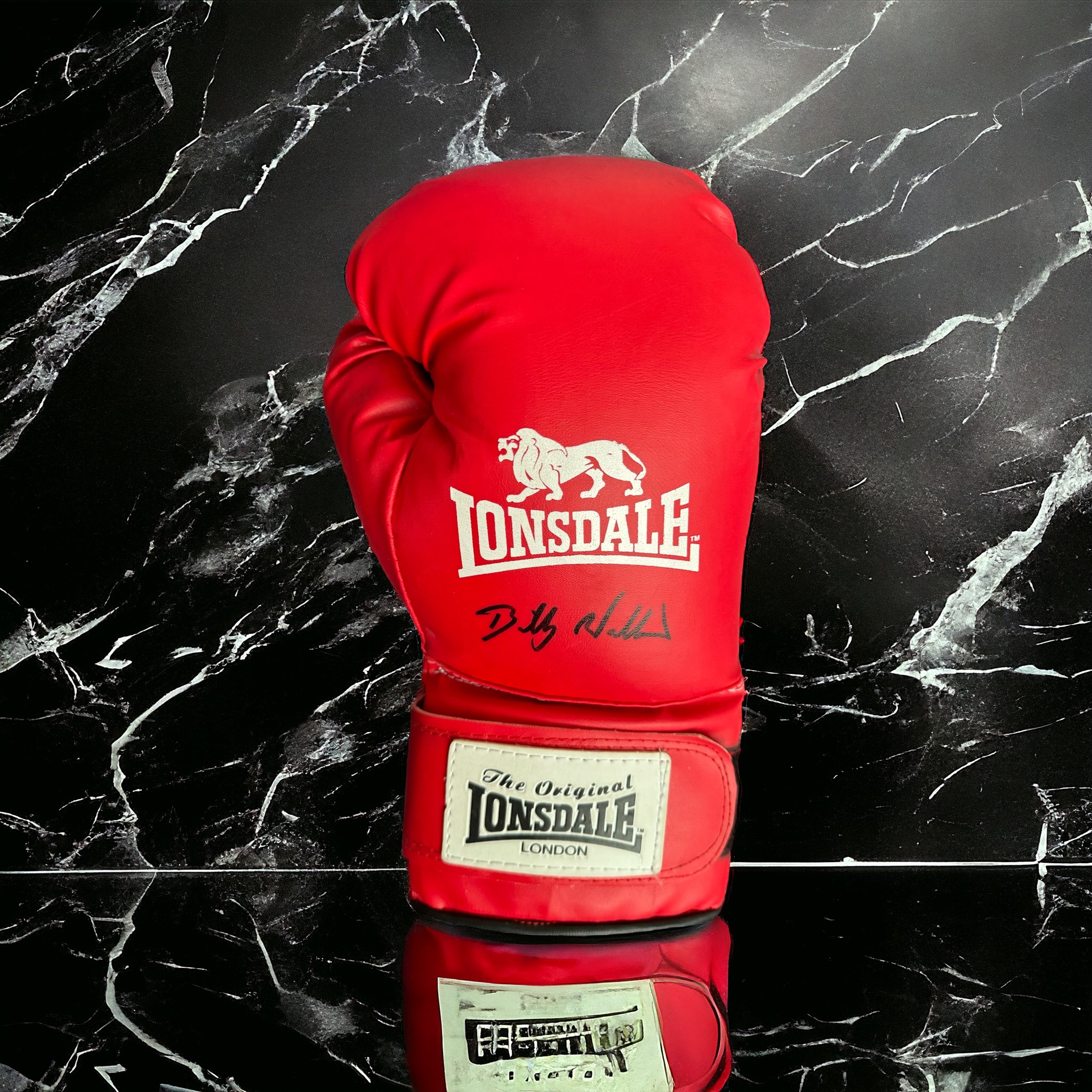 Billy Walker signed red Lonsdale boxing glove. William Walker (born Stepney, London, 3 March 1939)