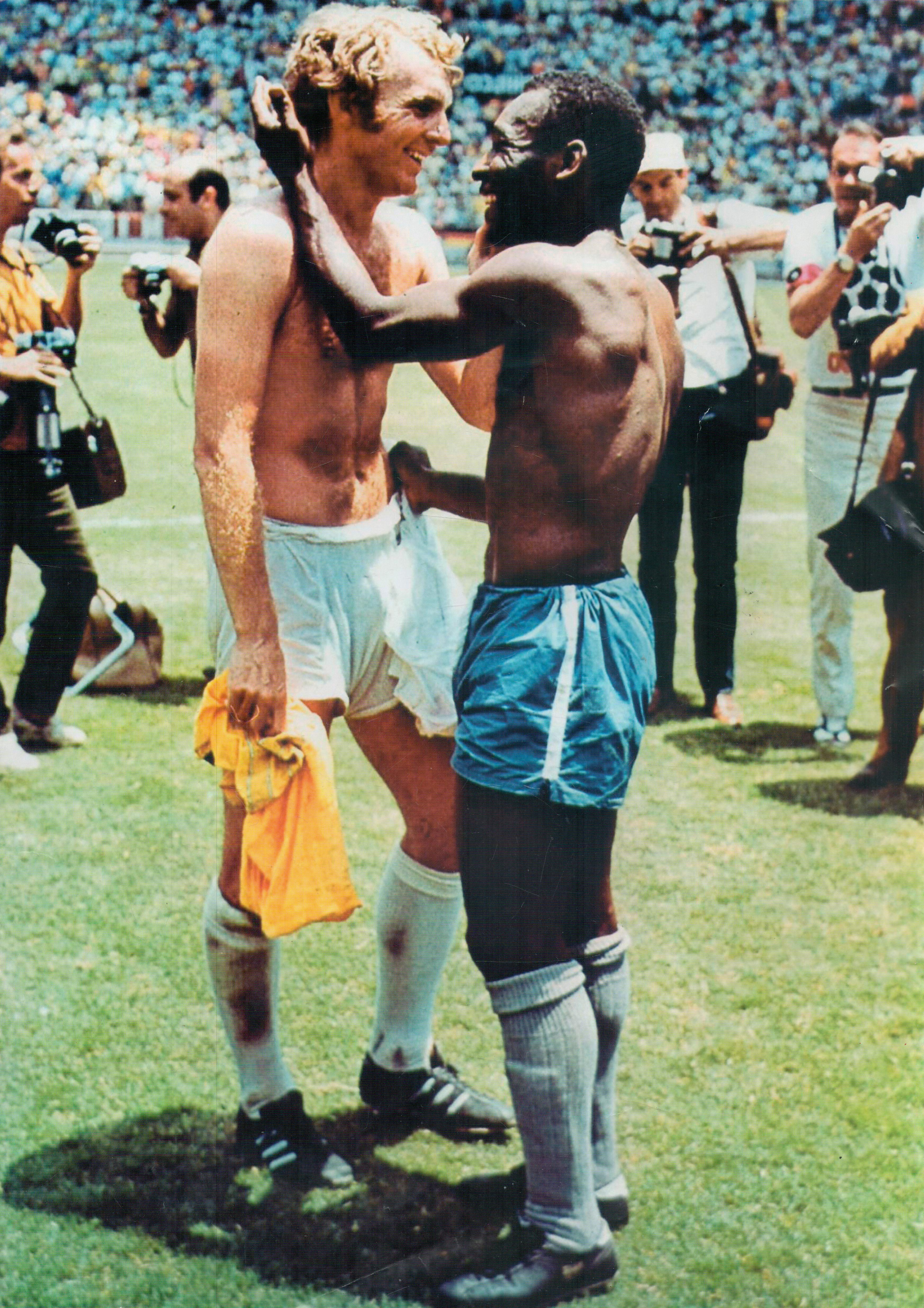 Footballer. Bobby Moore and Pelé Unsigned Colour Print 16.5x12 Inch. Good condition. All