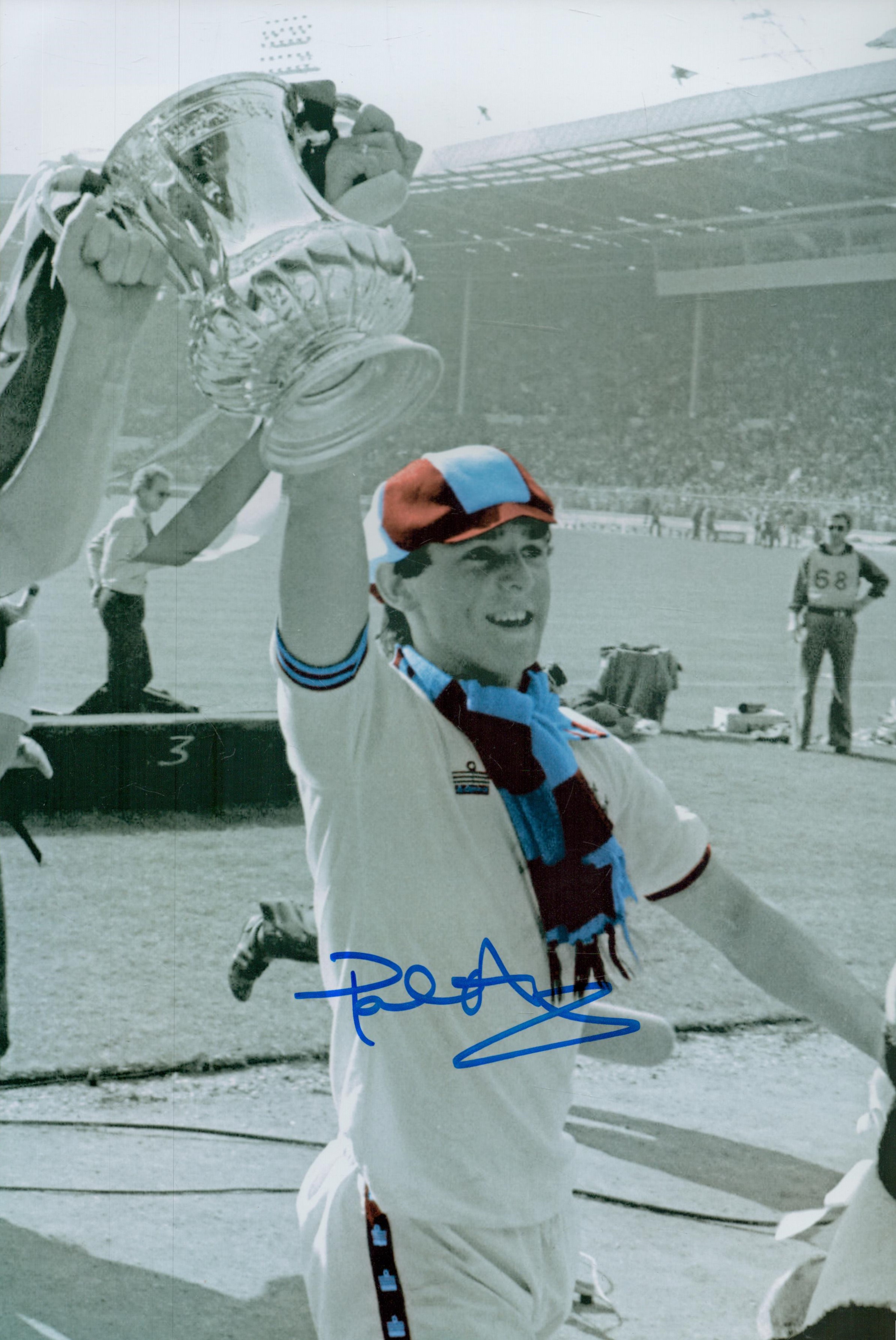 Paul Allen signed Colourised Photo 12x8 Inch. He was a midfielder who notably played top flight