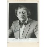 André Previn signed Promo Photo 10x8 Inch fixed onto A4 card. Music Director Pittsburgh Symphony