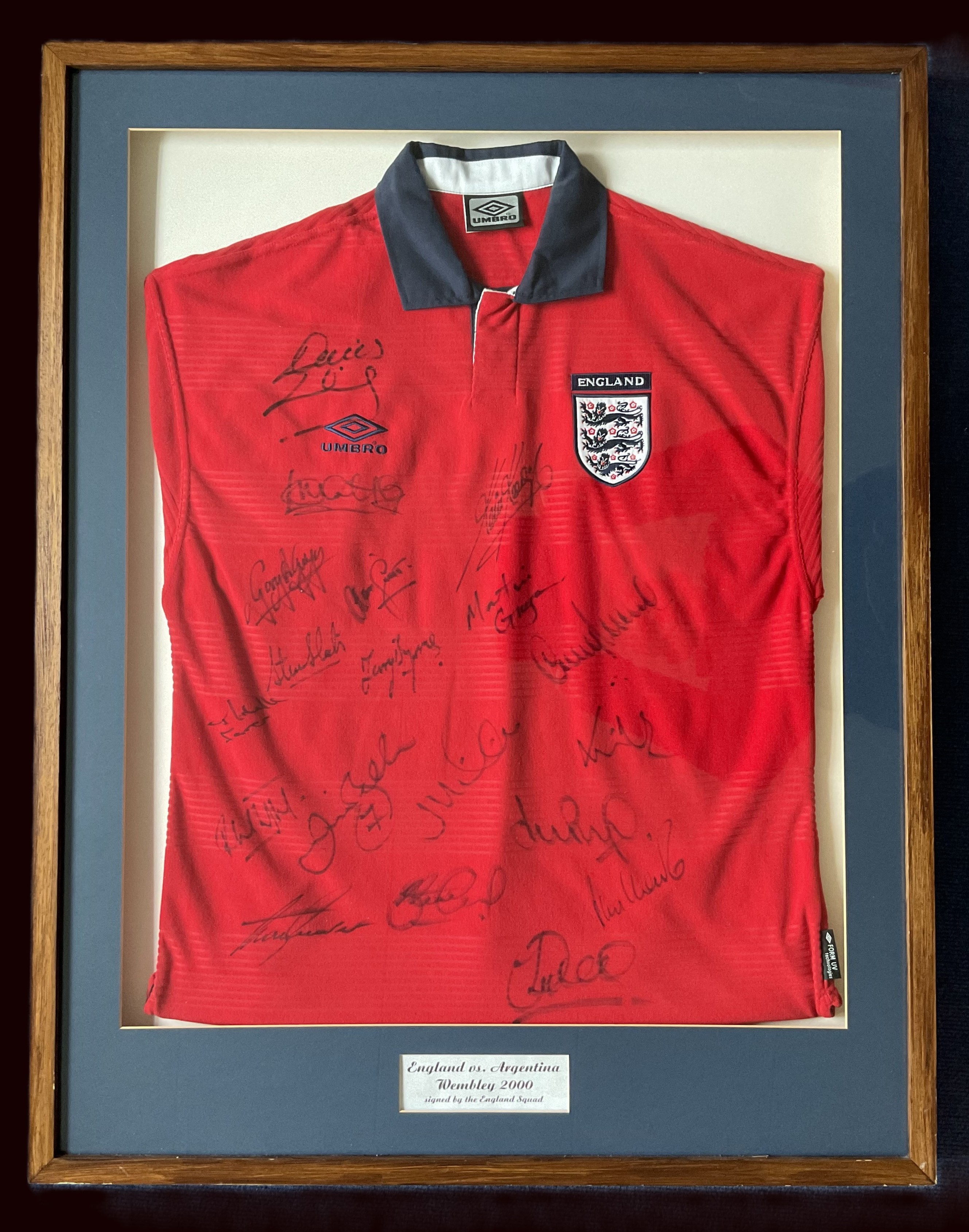 Football England v Argentina 2000 squad multi signed replica shirt 38x30 inch framed and mounted
