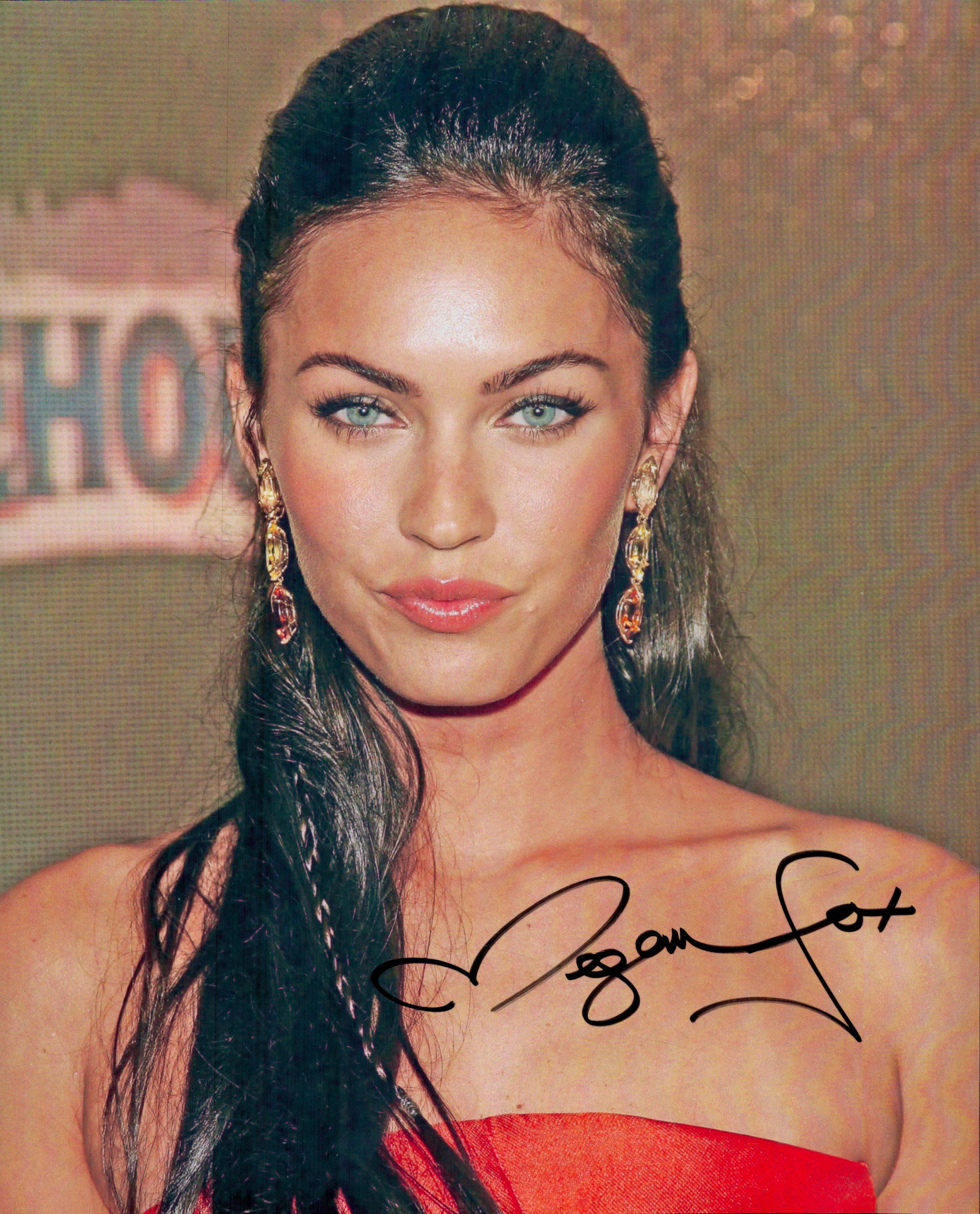 Megan Fox signed 10x8inch colour photo. Good Condition. All autographs come with a Certificate of