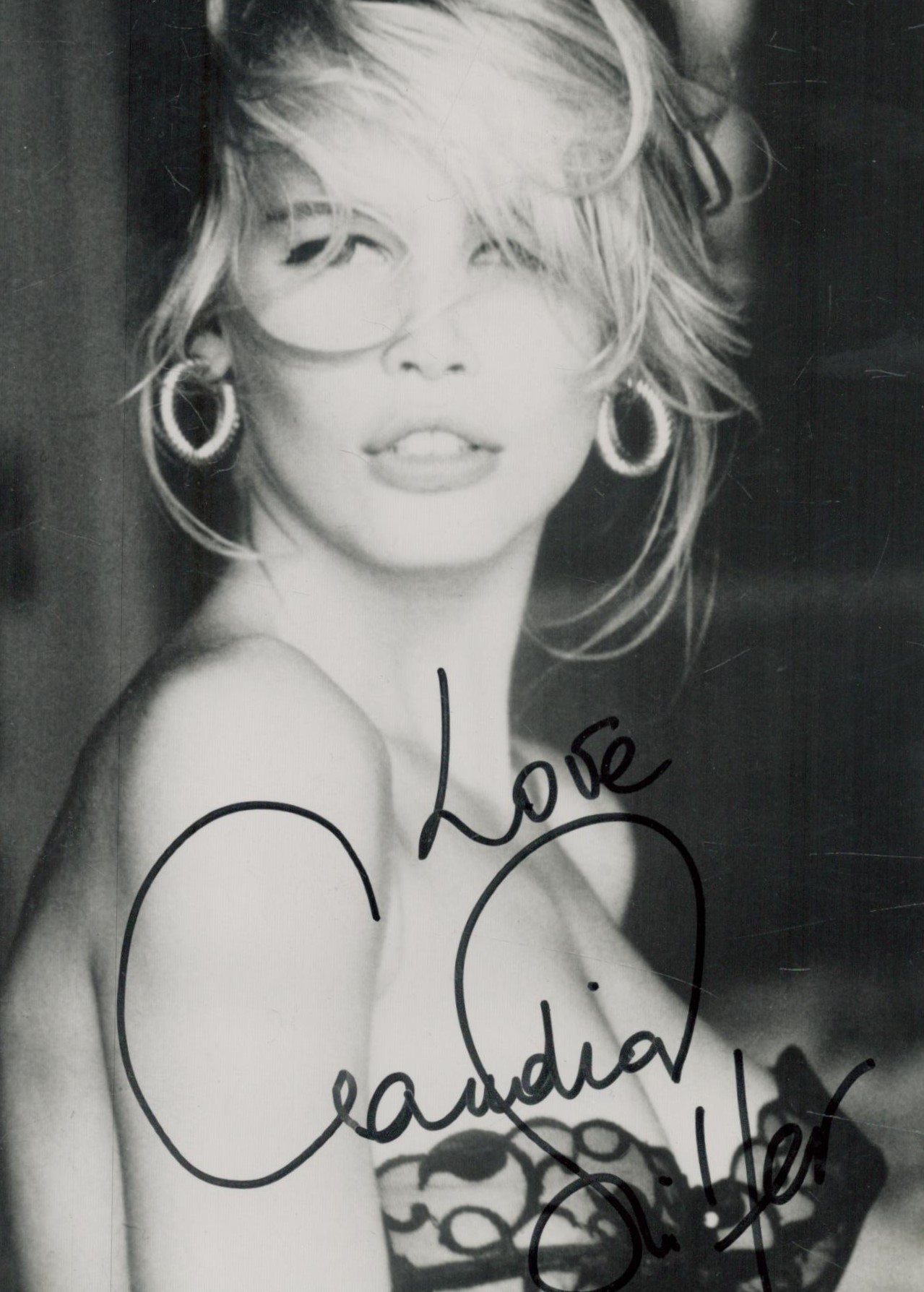 Claudia Schiffer signed 6x4 inch black and white photo. Good Condition. All autographs come with a