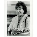 Kathy Bates signed 10x8 inch black and white photo. Good Condition. All autographs come with a