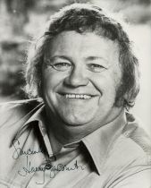 Harry Secombe signed 10x8 inch black and white photo with accompanying office letter dated 30th