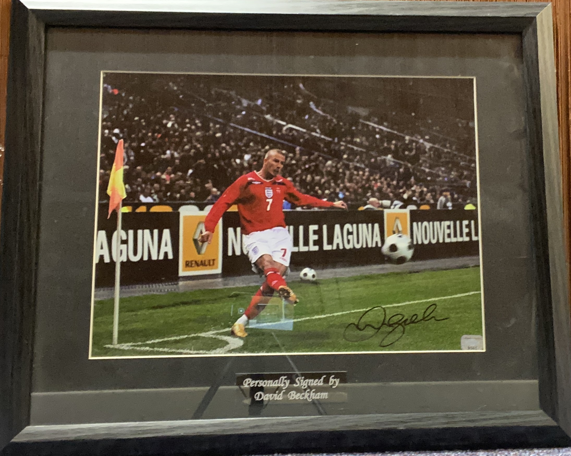 David Beckham signed photo in frame. Good Condition. All autographs come with a Certificate of