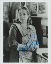 Kathy Bates signed 10x8 inch black and white photo. Good Condition. All autographs come with a