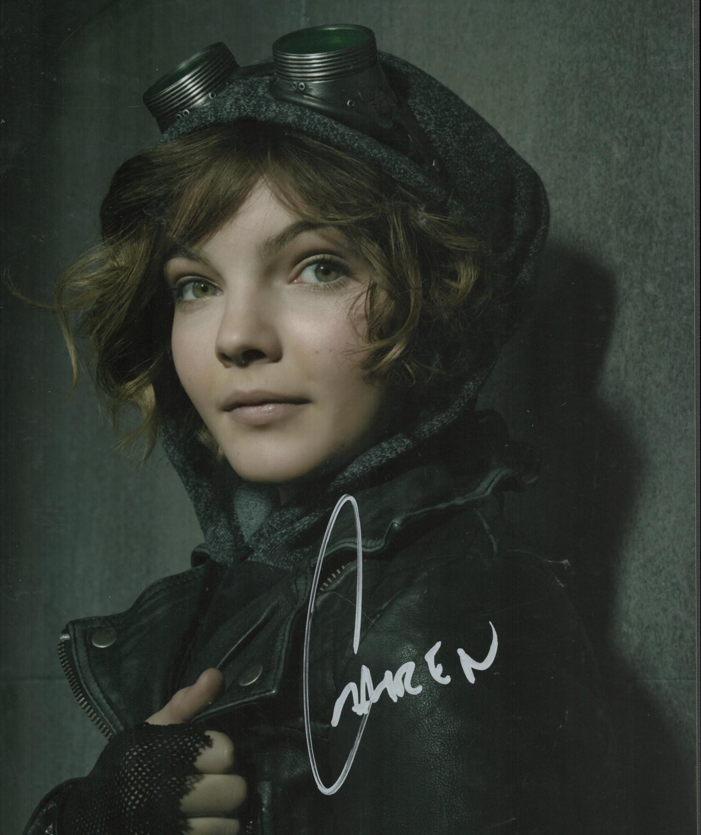 Camren Bicondova signed 10x8 inch colour photo. Good Condition. All autographs come with a