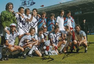 Autographed WEST HAM UNITED 1980 12 x 8 Photo : Col, depicting a superb image showing West Ham