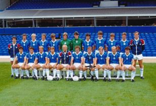 Autographed DAVID LANGAN 12 x 8 Photo : Col, depicting Birmingham City's squad of players posing for