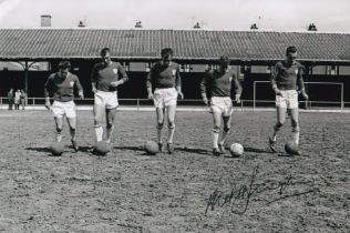 Autographed MIKE STRINGFELLOW 6 x 4 Photo : B/W, depicting a superb image showing Leicester City