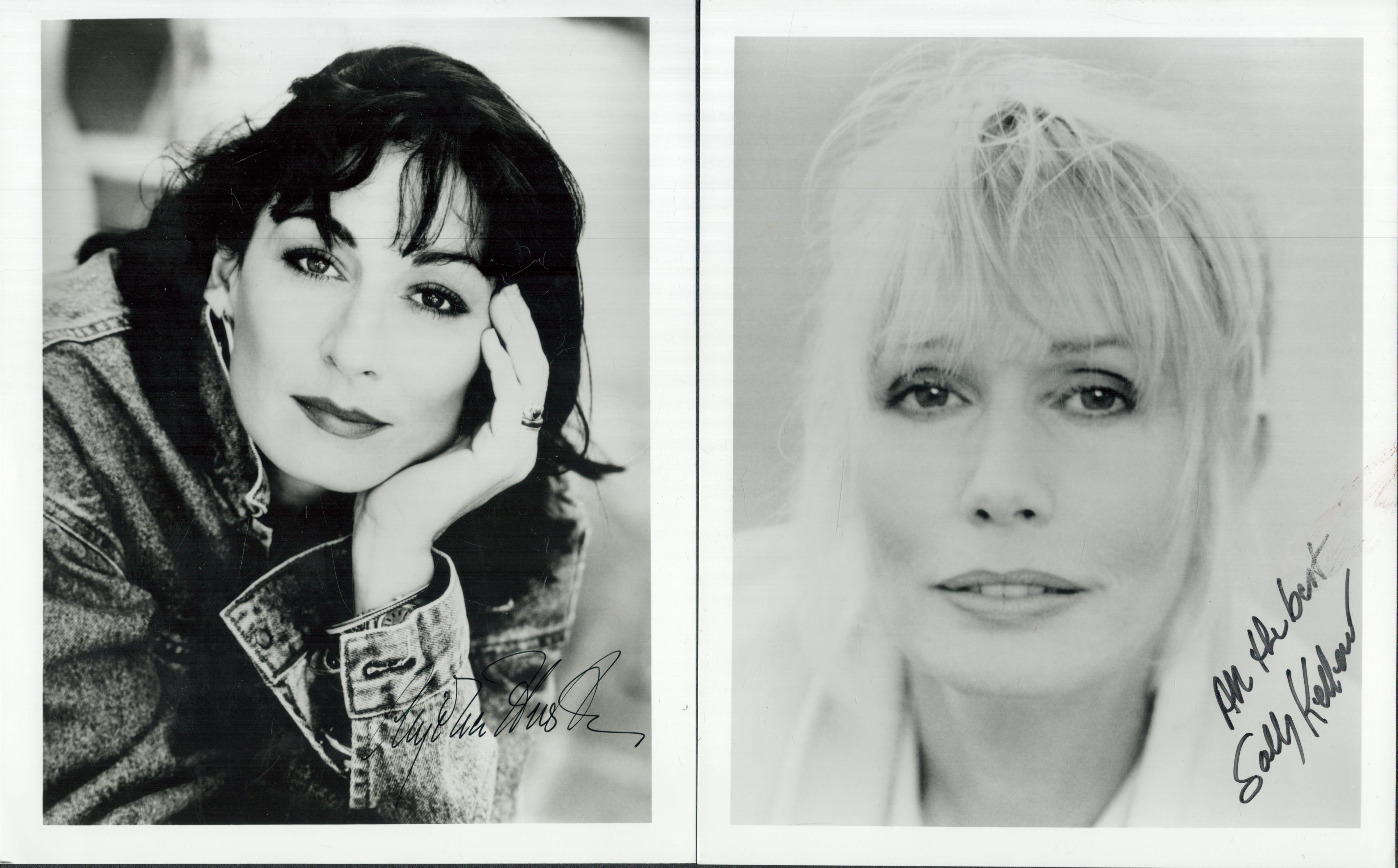 Actresses. 4 x Collection signed signatures such as Dedee Pfeiffer. Suzanne Pleshette. Sally