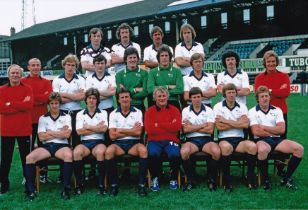 Autographed DAVID LANGAN 12 x 8 Photo : Col, depicting Derby County players posing for a squad photo