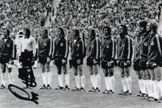 Autographed SEPP MAIER 6 x 4 Photo : B/W, depicting West German players standing shoulder to