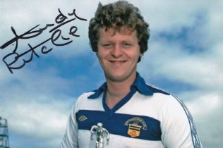 Autographed ANDY RITCHIE 6 x 4 Photo : Col, depicting Morton centre-forward ANDY RITCHIE posing