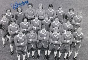 Autographed JOHN DEMPSEY 12 x 8 Photo : B/W, depicting Chelsea's squad of players (all standing)