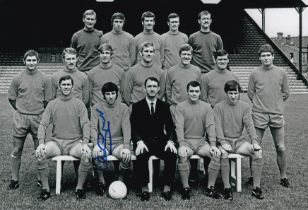 Autographed ALAN CAMPBELL 12 x 8 Photo : B/W, depicting Charlton Athletic players posing for a squad