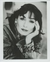 Anjelica Huston signed 10x8 inch black and white photo. Good Condition. All autographs come with a