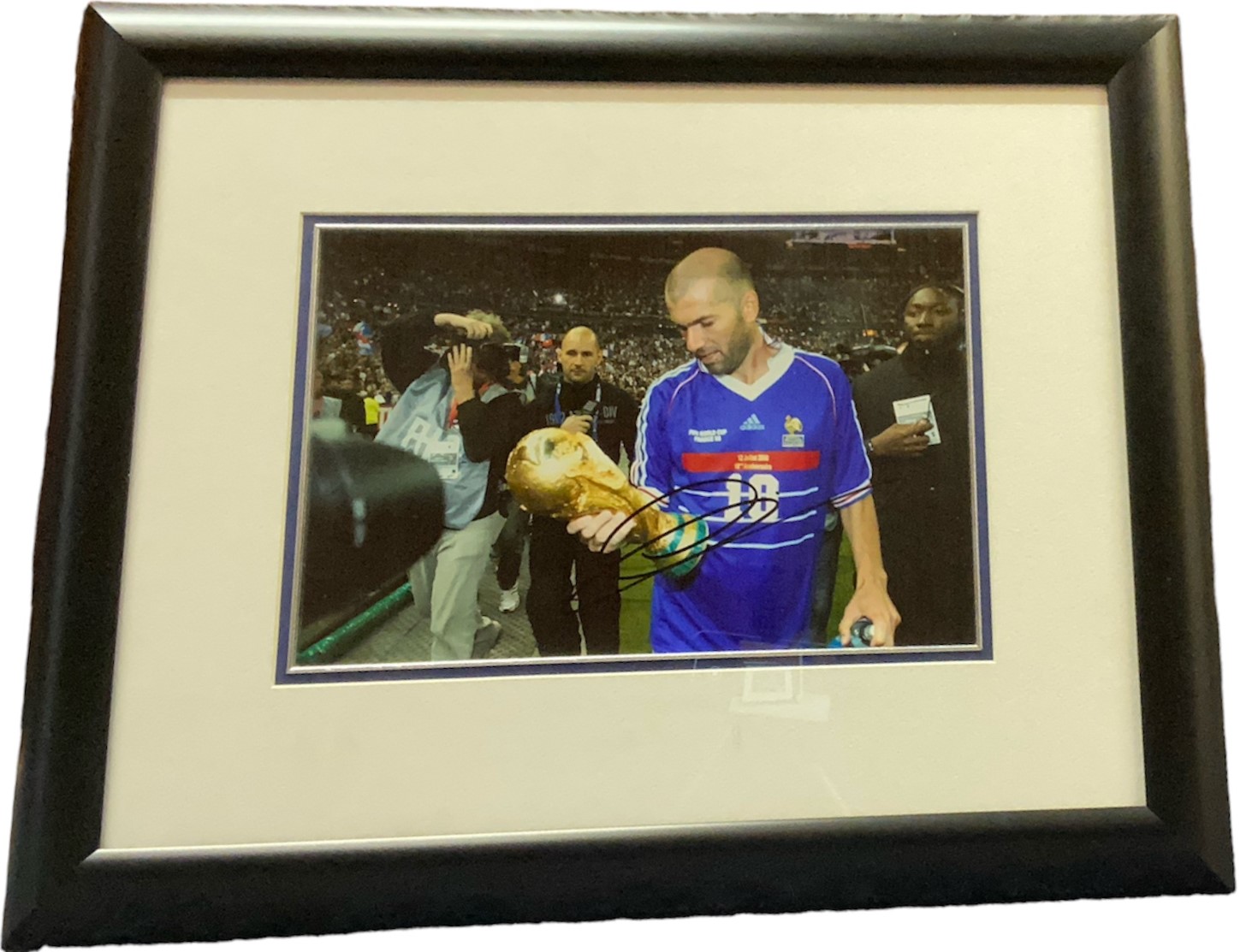 Zinedine Zidane signed photo framed. Good Condition. All autographs come with a Certificate of